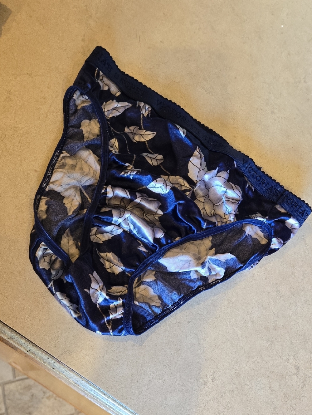 Bundle Of 8 Victoria's Secret Vintage Hi-Leg Brief - Picture 2 of 16